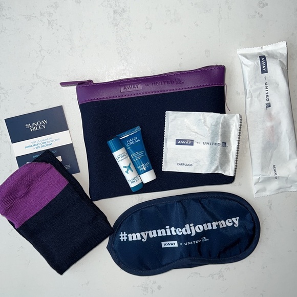 2 United Airlines x Away Travel Amenity Kit Blue Purple Zip Pouch Bag Neoprene - Picture 3 of 14